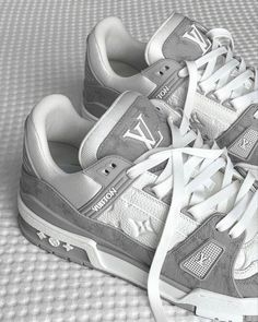 Expensive Sneakers Women, Lv Sneakers Women Outfit, Lv X Nike, Zapatillas Louis Vuitton, Expensive Sneakers, Lv Sneakers, Pretty Sneakers, Preppy Shoes