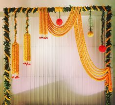 Jagran Decoration At Home, Gruha Pravesham Decoration Ideas, Decoration Backdrop Ideas, Puja Backdrop Decor, Leaf Decor Wedding, Simple Stage Decorations