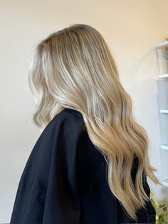 Blonde Hair Color Ideas For Fall Winter, Blonde Hair Winter, Blonde Hair For Fall, Darker Blonde, Hair For Fall, Warm Blonde Hair, Winter Blonde, Bright Blonde Hair, Fall Blonde Hair