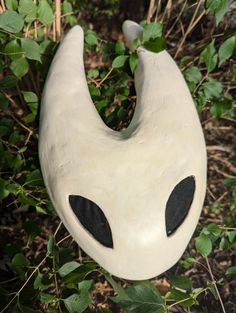 This is a digital pattern to create the mask of Hornet from Hollow Knight! Be warned this isn't a very high quality pattern, it is just made to block out the general shape needed for hornet's face. I highly recommend using some foam clay on top of the built pattern to make the shape more round. There will be a readme text file in with the patterns that goes more in-depth of how to use this pattern! It also contains a folder with a template for making a life-size needle! Also, this pattern is als Hollow Knight Mask Diy, Hollow Knight Cosplay, Weird Masks, Knight Mask, Knight Cosplay, Foam Clay, Cosplay Mask, Mask Pattern, Diy Mask