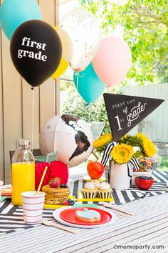 Studiopep 11 Second Grade Latex Balloon in black First Day Of School Celebration, Festive Breakfast, Unique School Supplies, Sunflower Centerpieces, School Breakfast, 1 Balloon, Normal School, Honeycomb Decorations, Apple Decorations