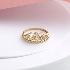 "14k Solid Gold Crown Ring, The Ring Details ✪ 14K YELLOW Gold ✪ Weight : 1,90 gr. ✪ Gold Colour Options; Yellow Gold, White Gold, Rose Gold ✪ Band Width: 0,70 mm ✪ Top Width: 4,80 mm ✪ Thickness: 0,50 mm ✪ Ready to Ship 7 Business Days Available 14K White, Yellow, Rose Gold 🛠 FIGOLD pieces are handcrafted by 45 years of experienced craftsmen and made to order. Please allow 3 - 10 business days for manufacturing. Need it sooner? Just ask and we will let you know if it's possible or not. 💎 We u Gold Crown Ring, Crown Rings, Chain Ring Gold, Queen Rings, Dainty Band, Linking Rings, Crown Ring, Twist Ring, Rose Gold Band