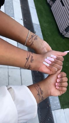 Matching Bestfriend tattoo Video Tattoo, Letters Tattoo, Chicanas Tattoo, Matching Friend Tattoos, Cute Matching Tattoos, Matching Best Friend Tattoos, Bestie Tattoo, Matching Sister Tattoos