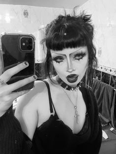 Goth Mirror Selfie, Romantic Gothic Makeup, Goth Mirror, Maquillage Goth, Goth Makeup Looks, Goth Outfit Inspo, 80s Goth, Goth Subculture