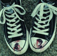 Things To Put On Your Converse, Mcr Skateboard, Draw On Sneakers, Mcr Shoes, Mcr Album Covers, Converse With Drawings On Them, Drawn On Converse Grunge, Mcr Converse, Things To Draw On Your Shoes