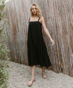 Wear this to the beach or celebrating with loved ones—it's the do-it-all dress we've all been waiting for. @jennikayne #JenniKayne #dress Jenni Kayne Dress, Summer Dress Black, Sky Dress, Sunny Sky, Summer Black Dress, Summer Linen Dresses, Jenni Kayne, Summer Linen, Summer Wedding Dress