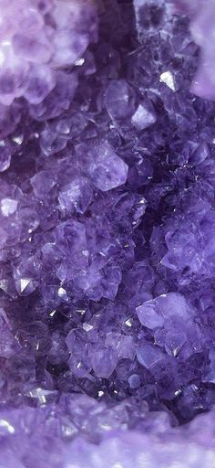 Purple Crystals Aesthetic Wallpaper, Purple Gem Aesthetic, Amethyst Wallpaper Iphone, Crystal Phone Background, Amethyst Purple Aesthetic, Amethyst Wallpaper Aesthetic, Amethyst Aesthetic Color, Purple Wallpaper High Quality, Purple Bg Aesthetic