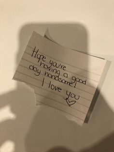 a piece of paper with the words hope you're having a good day someone i love you written on it