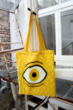 Canvas Bag Design, Diy Tote, Painted Bags, Makeup Eyes, Diy Tote Bag, Eco Bag, Fabric Bags, Mellow Yellow, Fabric Painting