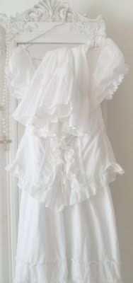 white.. Dreamy Whites, White Cottage, Linens And Lace, High End Fashion, Winter White