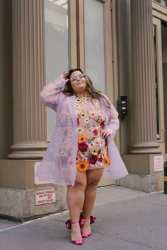 Plus size influencer and fashion blogger Natalie in the City wears a sheer floral dress and sheer lavender mesh trench coat with pink bow heels at New York Fashion Week. Plus size NYFW outfit inspo for spring 2023. Plus Size Lavender Outfits, Purple Graduation Outfit, Plus Size Blogger, Lover Era Outfits Plus Size, Plus Size Garden Party Outfit, Spring Surrealism, Plus Size Whimsical Style, Plus Size Maximalist, Plus Size Eras Tour Outfits