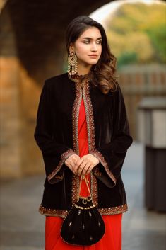 Black Velvet Cape with Embroidered Borders- Inching India Velvet Blazer Women, Velvet Kurta, Black N Red, Velvet Saree, Indian Women Fashion, Velvet Design, Velvet Cape, Set Saree