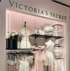 Victoria's Secret Store, Vs Pink Clothes, Victoria Secret Clothing, Vs Clothes, Victoria Secret Style, Profumo Victoria Secret, Victoria's Secret Aesthetic, Victoria Secret Store, Victoria Secret Model