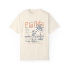 Vacation Graphic Tee With Slogan, Orlando Outfits, Florida Tshirt, Tshirts Ideas, Florida Vintage, Beachy Summer, Oversized Tees, Tshirt Business, Birthday Inspo