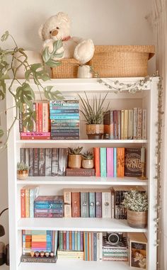 #books #bookshelf #shelfie #got #gameofthrones #sjm #sjmuniverse #acotar #throneofglass #throneofglassseries #fourthwing #classics #harrypotter #divergent #hungergames #plants #shelf #youngadult #ya #book #reader #monstera #hemnes Books Storage Ideas For Small Spaces, Bookshelves Aesthetic Bedroom, Acotar Bookshelf Decor, Small Bookshelf Styling, Acotar Bookshelf, Bookshelf Styling Aesthetic, Hemnes Bookshelf, Bookshelf Styling With Books, Mudroom Nook