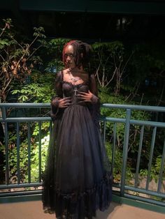 Elegant Goth Dress Gowns, Goth Wedding Dress Aesthetic, Glamour Goth Outfit, Flowy Goth Dress, Aesthetic Goth Dress, Goth Dresses Aesthetic, Goth Prom Aesthetic, Gothic Prom Outfits