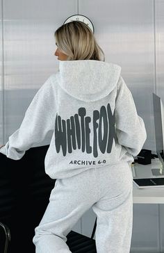 White Fox Jacket, White Fox Two Piece Set, White Fox Grey Hoodie, Comfort Style Clothing, White Fox Hoodie White, Comfort Hoodie Brand, White Fox Matching Sets, White Fox Tracksuit Set, Clothing Wishlist Ideas