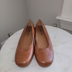 Nwot Walking Cradle Tan Leather Flats Size 9.5 Comfortable Brown Leather Heels, Walking Cradles Shoes, Leather Flats, Tan Leather, Flat Shoes Women, Loafer Flats, Loafers, Walking, Women Shoes