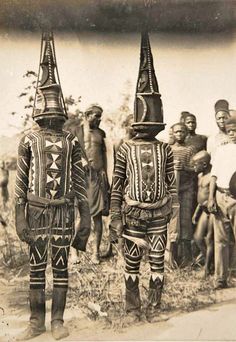 Kwoho dancers. Edo region, Nigeria. Early 1900s. Photographer: Thomas Northcote. World Cultures, 영감을 주는 캐릭터, White Photo