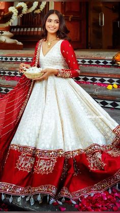 Annu's Creation/Annu Patel - India 🇮🇳 Traditional Poses, Best Indian Wedding Dresses, Red Anarkali, Indian Bridesmaid Dresses, Latest Bridal Lehenga, Trendy Outfits Indian, Long Gown Design, Anarkali Dress Pattern