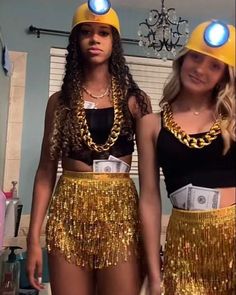 Halloween Group Costumes which are super funny Preppy Gold Digger Costume, Gold Miner Costume, Carnival Costumes Ideas Group, Frat Halloween Costumes, Drink Halloween Costumes, Golddigger Costume, Best Friend Costumes For Halloween, Money Halloween Costume, Matching Halloween Costumes For Besties