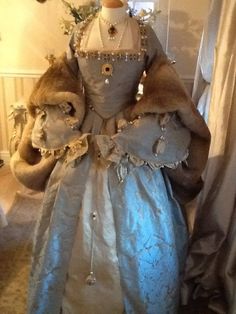 Henrician gown in duck-egg blue, cream and gold made by Tudor Dreams Historical Costumers 1500 Dress, Clothing Drawer, Royalty Dress