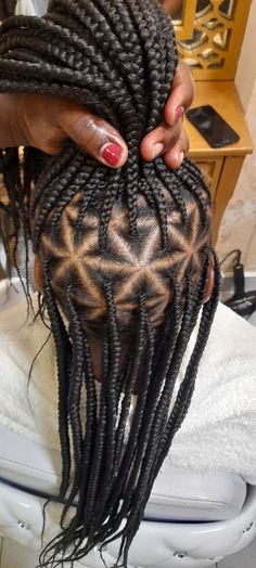 Triangular Braids Hairstyles, Triangular Knotless Braids, Triangle Parting Pattern, Triangular Braids, Triangle Braids, Parting Hair, Individual Braids, Knotless Braids, Triangle Pattern