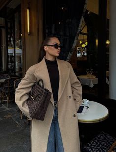 Winter Outfits Beige Coat, Ootd Trench Beige, Beige Trench Coat Outfit Fall, Beige Coat Outfit Casual, Beige Coat Outfit Classy, Beige Coat Outfit Winter, Belted Coat Outfit, Beige Coat Outfit