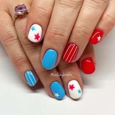 Show off your patriotic spirit with these stunning 4th of July nail art ideas. Discover a range of designs, including glittery fireworks and elegant flag motifs, perfect for any festive occasion. Whether you're attending a barbecue, beach party, or fireworks show, these nail inspirations will help you celebrate in style. With options for both bold and subtle looks, these designs are sure to make your Independence Day memorable. 4th Of July Nail Art, Square Nail Designs