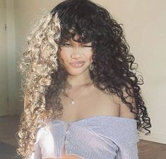 Messy Curly Bangs, Curly Bangs With Long Hair, Curly Hair And Bangs Hairstyles, Long Curly Hair Volume, Black And White Female Pfp, 1920s Curly Hair, Black Hair With Blonde Highlights Curly, Bangs Curly Hair Natural Curls, French Bangs Curly Hair