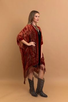 Tap into the trend with our bestselling Velvet Mesh Tapestry Kimono, embodying western style with a trendy twist. It's the ultimate kimono for those who adore a touch of the wild west in their fashion staples. Western Kimono, Boho Plus Size Outfits, Kimono Ideas, Moroccan Oil Hair, Fashion Staples, Velvet Kimono, Kimono Sweater, The Wild West, Novelty Clothing