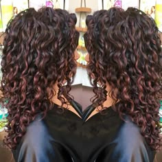 Curly Brown Hair With Balayage, Maroon Highlights On Dark Hair Curly, Dark Haired Balayage, Pintura Curly Hair, Cool Red Highlights, Dark Auburn Hair Color Balayage, Dark Red Highlights Curly Hair, Red Highlights On Dark Curly Hair