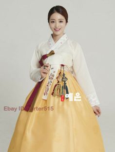 Traditional Clothing Around The World, Korean Traditional Dress Hanbok, Hanbok Dress, Hanbok Traditional, Korean Traditional Clothing, Modern Hanbok, Korean Traditional Dress, Korean Hanbok, Stage Costume