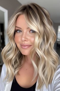 Blonde Curled Hairstyles, Haircut Styles For Round Face, Partial Highlights For Dirty Blonde Hair, Champagne Blonde Balayage, Champagne Blond, Timeless Hair, Fall Blonde Hair Color, Mom Haircuts, Fall Blonde Hair