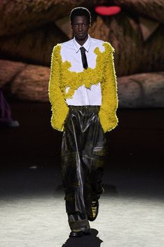 GCDS fall23 Couture Menswear, 23 Runway, Yellow Board, Thought Clothing, Fall 2023 Ready To Wear, 2023 Ready To Wear Collection, Comfort Clothes, 2023 Ready To Wear, Gay Aesthetic