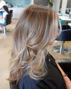 Blonde With Mocha Lowlights, Light Brown Hair Highlight Ideas, Brunette Hair With Heavy Blonde Highlights, Blond Brown Roots, Dark Blonde For Winter, Bronde Balayage Winter, Dark Blonde Bob With Highlights, Partial Highlights For Blonde Hair, Brunette With Heavy Blonde Highlights