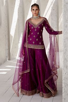 Patola Dresses, Mehendi Outfit, Kurta Sharara Set, Kurta Sharara, Sharara Suits, Punjabi Outfits, Red Lehenga