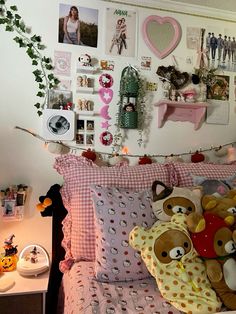 Room Inspiration Bedroom Teenagers, Maximalist Room Aesthetic, Autumn Room Decor, Autumn Room, Room Cute, Room Hacks, Room Redesign, Halloween Autumn, Girly Room