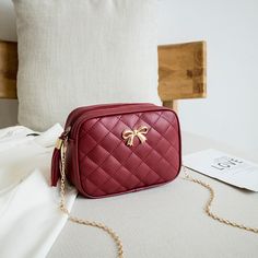 Brand Name: DRANECYShape: SquarePlace Of Origin: FU JIAN ProvinceHandbags Type: Shoulder BagsTypes of bags: Shoulder Crossbody BagsOrigin: CN(Origin)Main Material: PUClosure Type: zipperHardness: SoftExterior: Solid BagStyle: CasualModel Number: HS100Lining Material: PolyesterOccasion: VersatileGender: WOMENPattern Type: PlaidNumber of Handles/Straps: SingleInterior: Cell Phone PocketDecoration: EmbroideryDecoration: SequinedDecoration: TasselItem Type: HandbagsModel Number: Women Shoulder BagSu Embroidery Camera, Koleksi Makeup, Female Shoulder, Fashion Star, Small Messenger Bag, Pink Letter, Tassels Fashion, Girls Purse, Chain Crossbody Bag