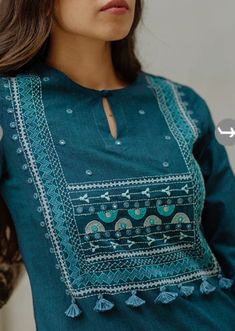 Plain Kurti Designs, New Kurti Designs, Neck Designs For Suits, Kurti Embroidery Design, Kurta Neck Design, Cotton Kurti Designs