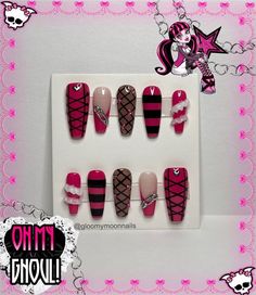 Cute Acrylic Nail Designs Square, Nail Inspo For Halloween, Clawdeen Wolf Nails Designs, Kuromi Almond Nails, Draculaura Nails Ideas, Black And Red Square Nails, Xl Halloween Nails, Draculaura Inspired Nails, Frankie Stein Nails