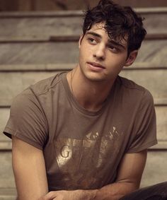 Noah Centineo Klance Au, Noah Centineo, Actors Male, Famous Men, Theatre Kid, Attractive Guys, Film Serie