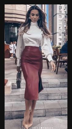 #FallFashion
#FallOutfits
#AutumnStyle
#FallWardrobe
#CozyFashion
#SweaterWeather
#FallTrends
#LayeringSeason
#FallFashionInspo Rok Outfit, Business Attire Women, Chique Outfits, Business Outfits Women, Elegante Casual, Event Outfit, Classy Work Outfits, Stylish Work Outfits, A Skirt