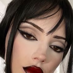 DANIELLE MARCAN on Instagram: "🦇⁺‧₊˚ ཐི⋆♱⋆ཋྀ ˚₊‧⁺ #gothmakeup" Goth Makeup Natural, Make Up For Dark Eyes, Dark Eye Makeup Looks, Dark Makeup Aesthetic, Dark Eyes Makeup, Make Up Inspo Aesthetic, Soft Gothic Makeup, Maquillaje Dark, Different Makeup Styles