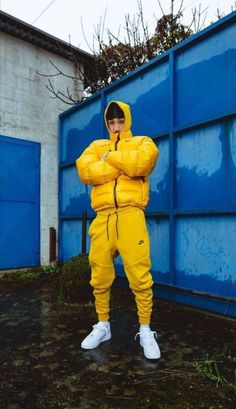 Celebrity Athleisure, Yellow Jacket Outfit, Outfit Drip, Capo Plaza, Fleece Outfit, Drip Outfit Men, Mens Puffer Jacket, Yellow Nikes, Swag Outfits Men