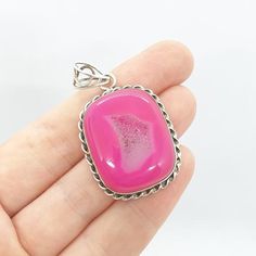 Mountains of unique antique and vintage pieces in my shop, many under £10 / $15! **Only pay one postage however much you buy. Fill your boots!****Plenty of experience. Everything guaranteed and authentic!****Returns accepted!****Fast worldwide shipping to…ANYWHERE!DESCRIPTION: A large and chunky vintage sterling silver pendant, adorned with big pink agate geode gemstone centre. The pendant is stamped "925" on the rear and weighs a massive 15.4g. I have plenty of silver chains in my shop if you n Agate Pendant Necklace, Jewelry Post, Pink Agate, Agate Geode, Silver Chains, Sparkle Earrings, Womens Jewelry, Exclusive Jewelry, Blue Quartz