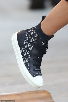 Dior High Top Sneakers Outfit, Dior Sneakers Outfit Women, Dior High Top Sneakers, Dior Sneakers Outfit, High Top Sneakers Outfit, The Politician, Black Culottes, Ben Platt, Dior Sneakers