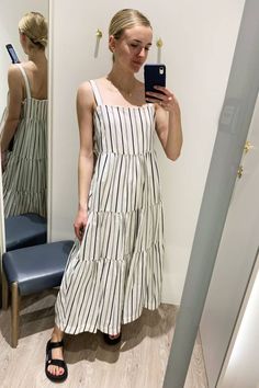 Sandals With Dress, Dad Sandals Outfit, Sandals Outfits, Striped Wide Leg Trousers, Striped Trousers, Summer Stuff, Printed Pleated Skirt