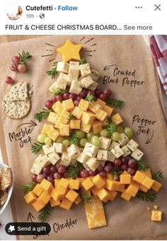 Christmas Cheese Boards, Christmas Tree Food, Holiday Platters, Christmas Cheese, Christmas Platter, Cheese And Crackers, Party Food Platters, Christmas Food Dinner, Christmas Brunch