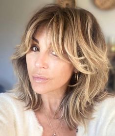 Midi Shag with Layered Curtain Bangs Curtain Bangs 40 Year Old, Haircuts That Make You Look Younger, Honey Blonde Hair Color, Low Maintenance Haircut, Honey Blonde Hair, Helena Christensen, Short Hair Balayage, Curtain Bangs, Years Younger